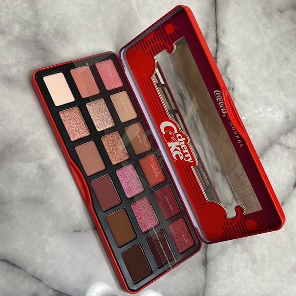 MORPHE
Morphe x Coca-Cola Cheerfully Cherry artistry palette 18.5g - Picture 3 of 3